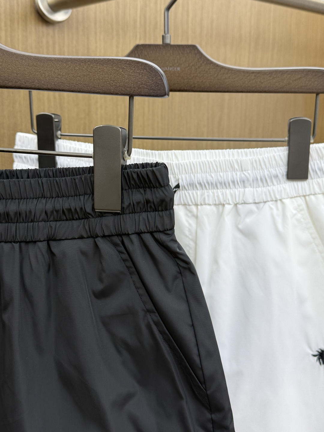 早春 CD 🔥🔥Ss独家专供新款休闲沙滩短裤🩳高端版本！定制面料 内里纱网 透气舒适度高，细节无可挑剔，