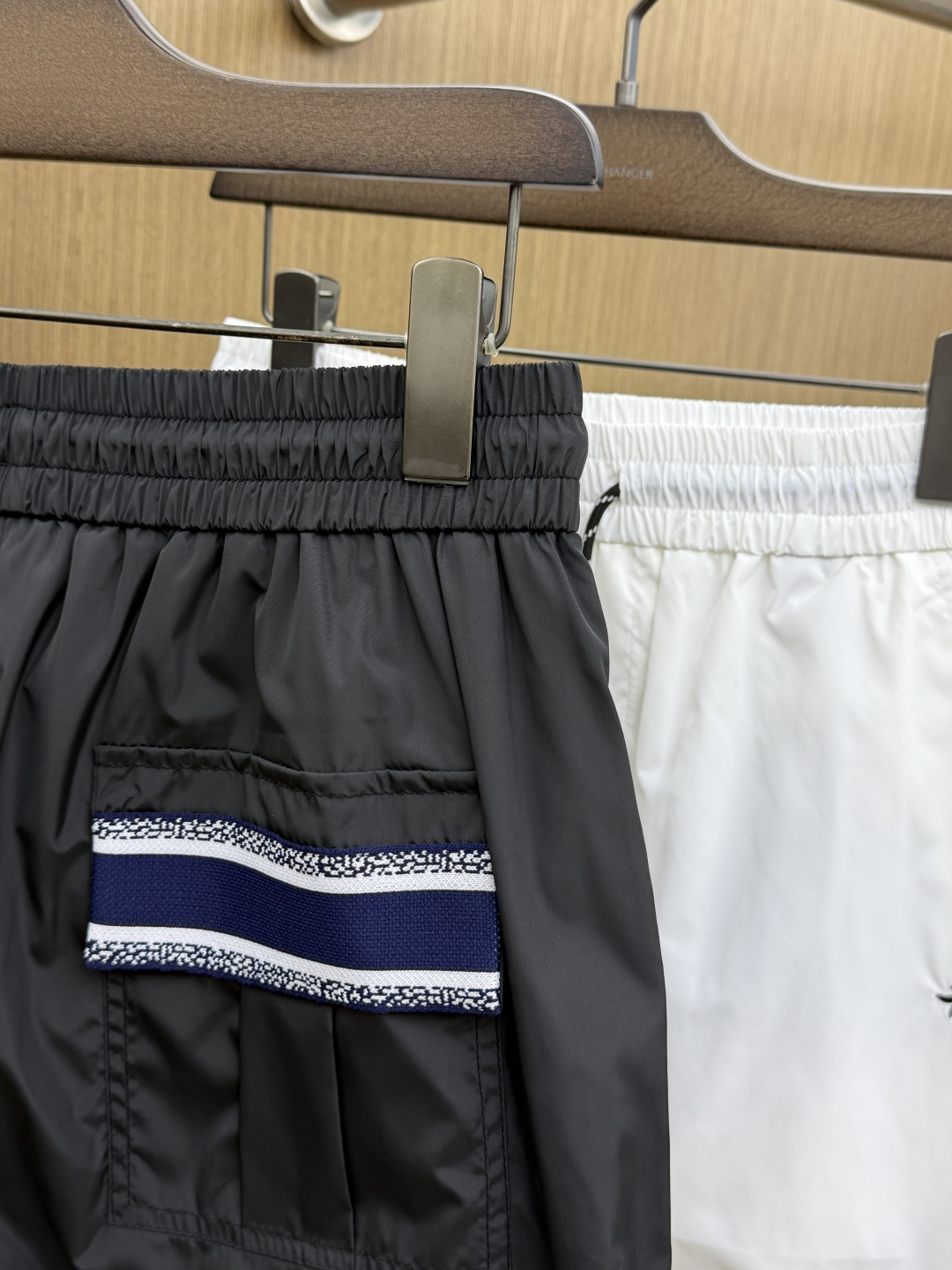 早春 CD 🔥🔥Ss独家专供新款休闲沙滩短裤🩳高端版本！定制面料 内里纱网 透气舒适度高，细节无可挑剔，