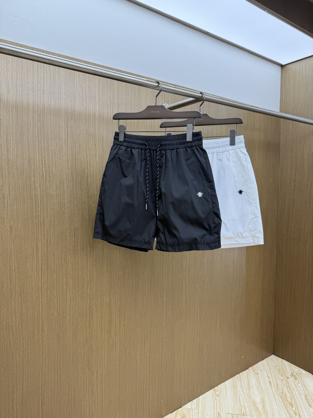 早春 CD 🔥🔥Ss独家专供新款休闲沙滩短裤🩳高端版本！定制面料 内里纱网 透气舒适度高，细节无可挑剔，