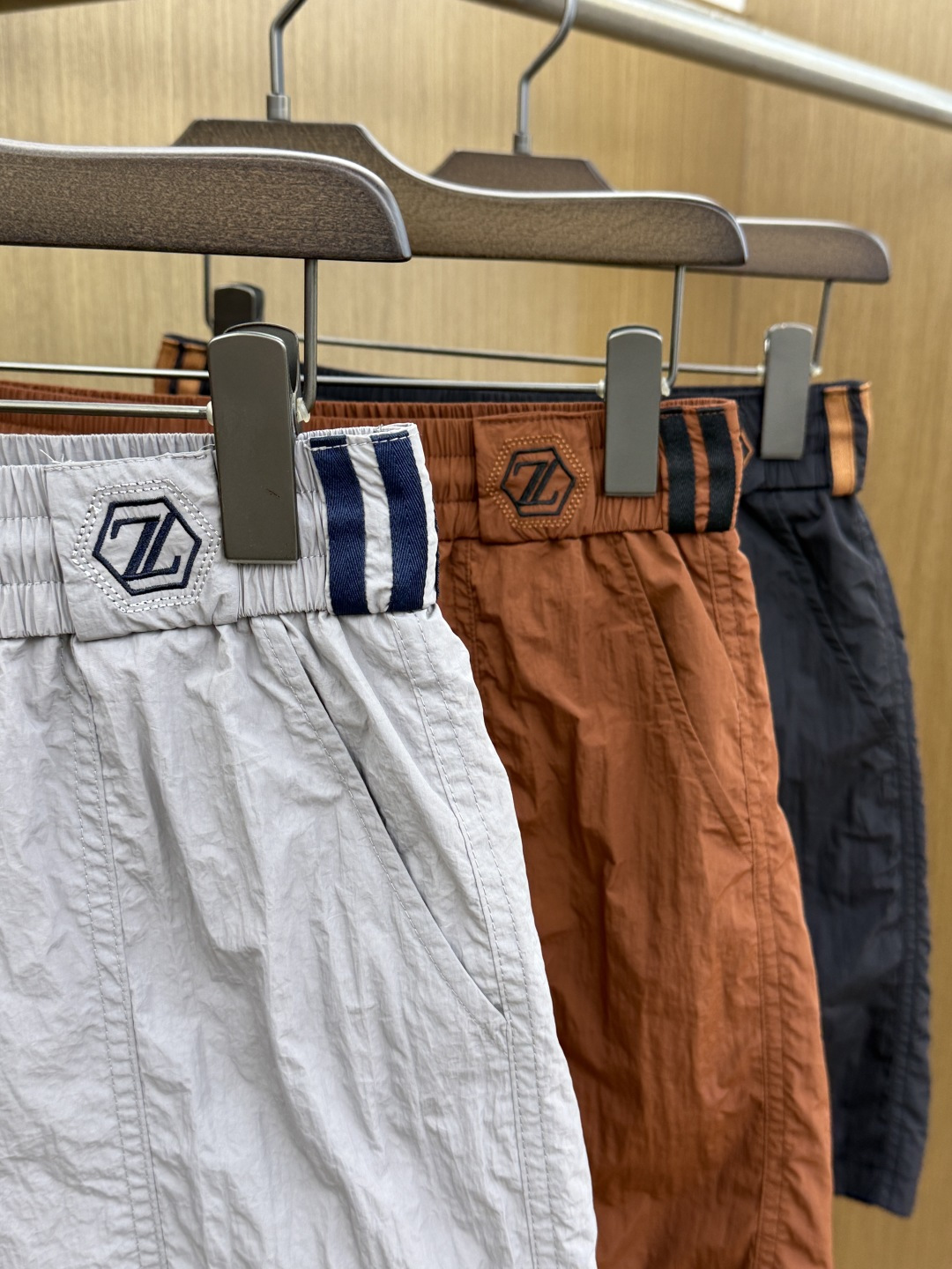 早春 ZZ 🔥🔥Ss独家专供新款休闲沙滩短裤🩳高端版本！定制面料 内里纱网 透气舒适度高，细节无可挑剔，