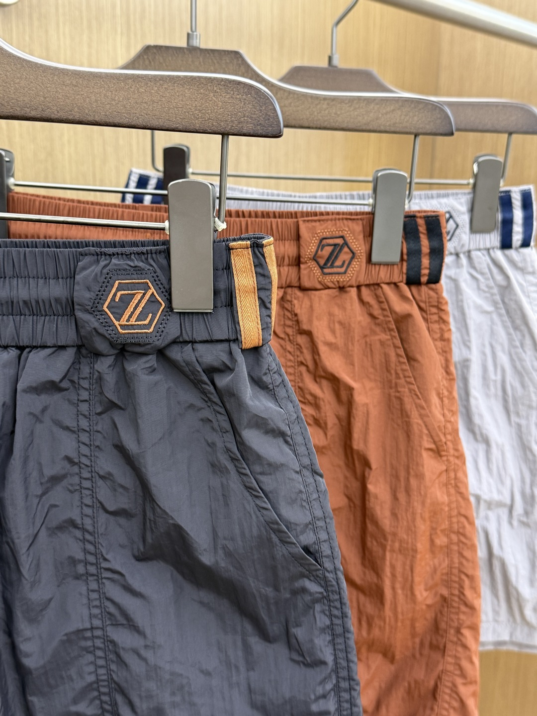 早春 ZZ 🔥🔥Ss独家专供新款休闲沙滩短裤🩳高端版本！定制面料 内里纱网 透气舒适度高，细节无可挑剔，