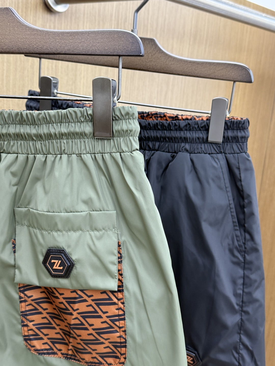 早春 ZZ 🔥🔥Ss独家专供新款休闲沙滩短裤🩳高端版本！定制面料 内里纱网 透气舒适度高，细节无可挑剔，