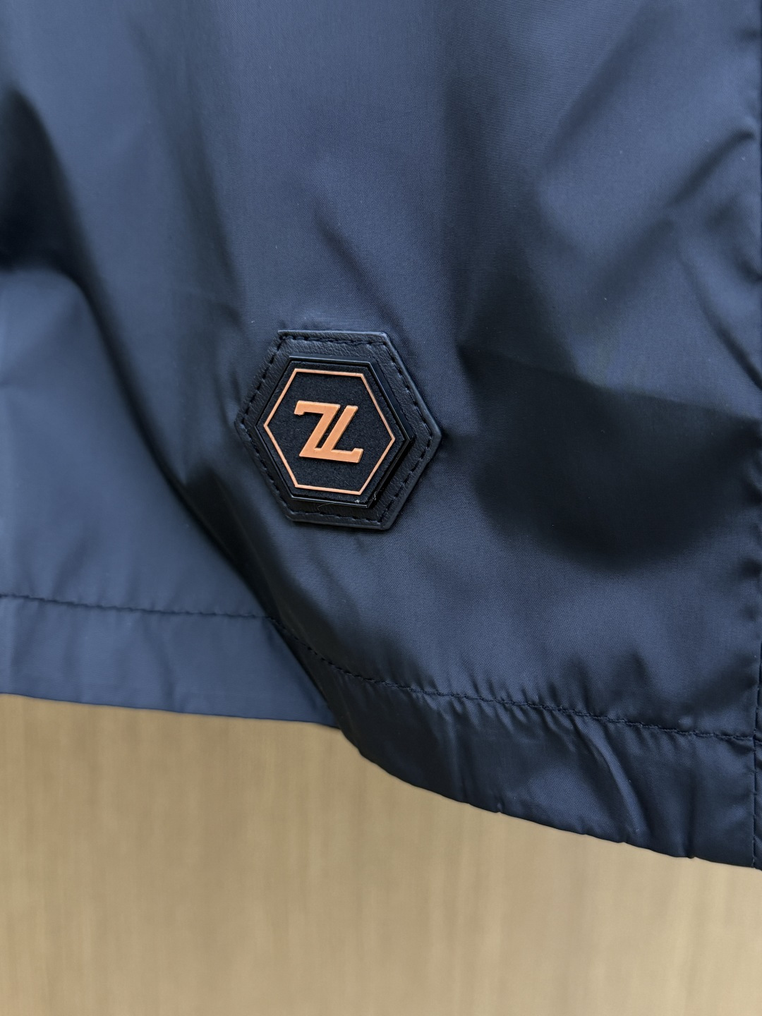 早春 Zz 🔥🔥Ss独家专供新款休闲沙滩短裤🩳高端版本！定制面料 内里纱网 透气舒适度高，细节无可挑剔，