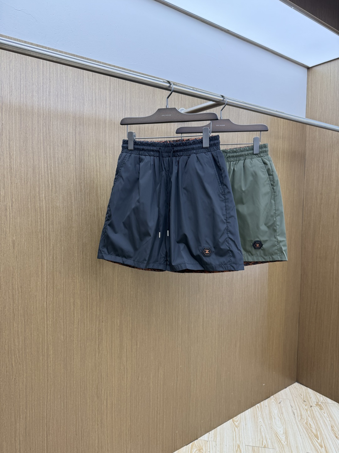 早春 Zz 🔥🔥Ss独家专供新款休闲沙滩短裤🩳高端版本！定制面料 内里纱网 透气舒适度高，细节无可挑剔，