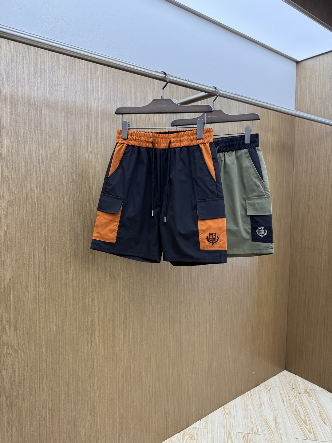 NO:834926,Early spring LP 1956Ss is exclusively for the high-end version of the new casual beach shorts!  Customized fabric with high breathability and comfort, impeccable details, brand element design concept, reflecting high quality. It feels delicate and soft!  It presents a casual cut and the upper body shape is awesome!  Size: M-3XL c11,,loro piana,shorts,19860909早春 LP 1956Ss独家专供新款休闲沙滩短裤高端版本！定制面料 透气舒适度高,细节无可挑剔,品牌元素设计理念,体现高品质.手感细腻柔软！呈现休闲裁剪,上身版型超赞！ 码数: M-3XL c11,,loro piana,shorts,,Men's clothing