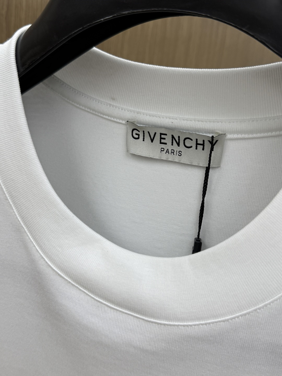 早春 Gvc 2026春夏新款背心，设计logo设计！极具设计精选客供面料，手感柔软亲肤，着身舒适透气性