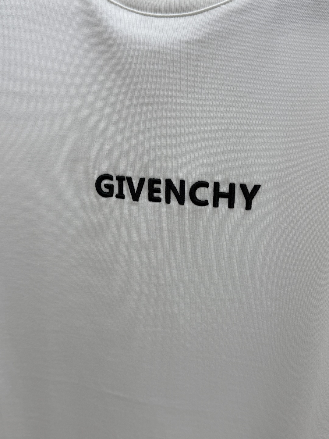 早春 Gvc 2026春夏新款背心，设计logo设计！极具设计精选客供面料，手感柔软亲肤，着身舒适透气性