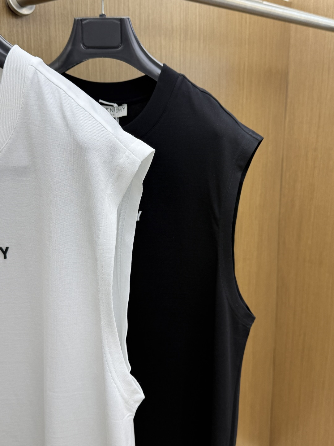 早春 Gvc 2026春夏新款背心，设计logo设计！极具设计精选客供面料，手感柔软亲肤，着身舒适透气性