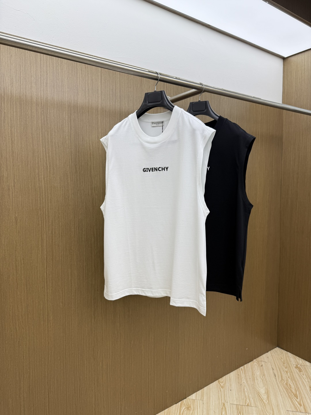 早春 Gvc 2026春夏新款背心，设计logo设计！极具设计精选客供面料，手感柔软亲肤，着身舒适透气性