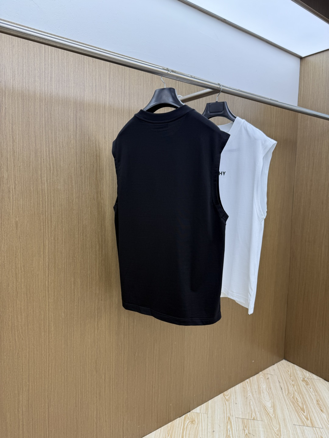 早春 Gvc 2026春夏新款背心，设计logo设计！极具设计精选客供面料，手感柔软亲肤，着身舒适透气性