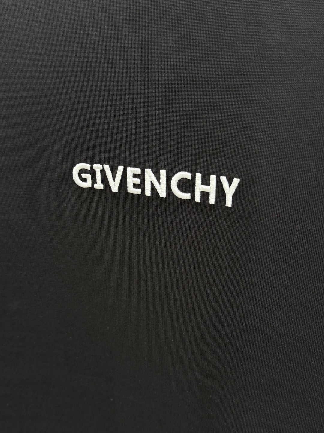 早春 Gvc 2026春夏新款背心，设计logo设计！极具设计精选客供面料，手感柔软亲肤，着身舒适透气性