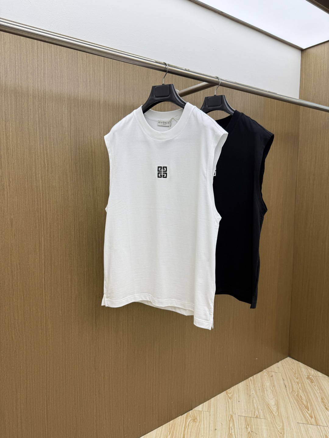早春 Gvc 2026春夏新款背心，设计logo设计！极具设计精选客供面料，手感柔软亲肤，着身舒适透气性