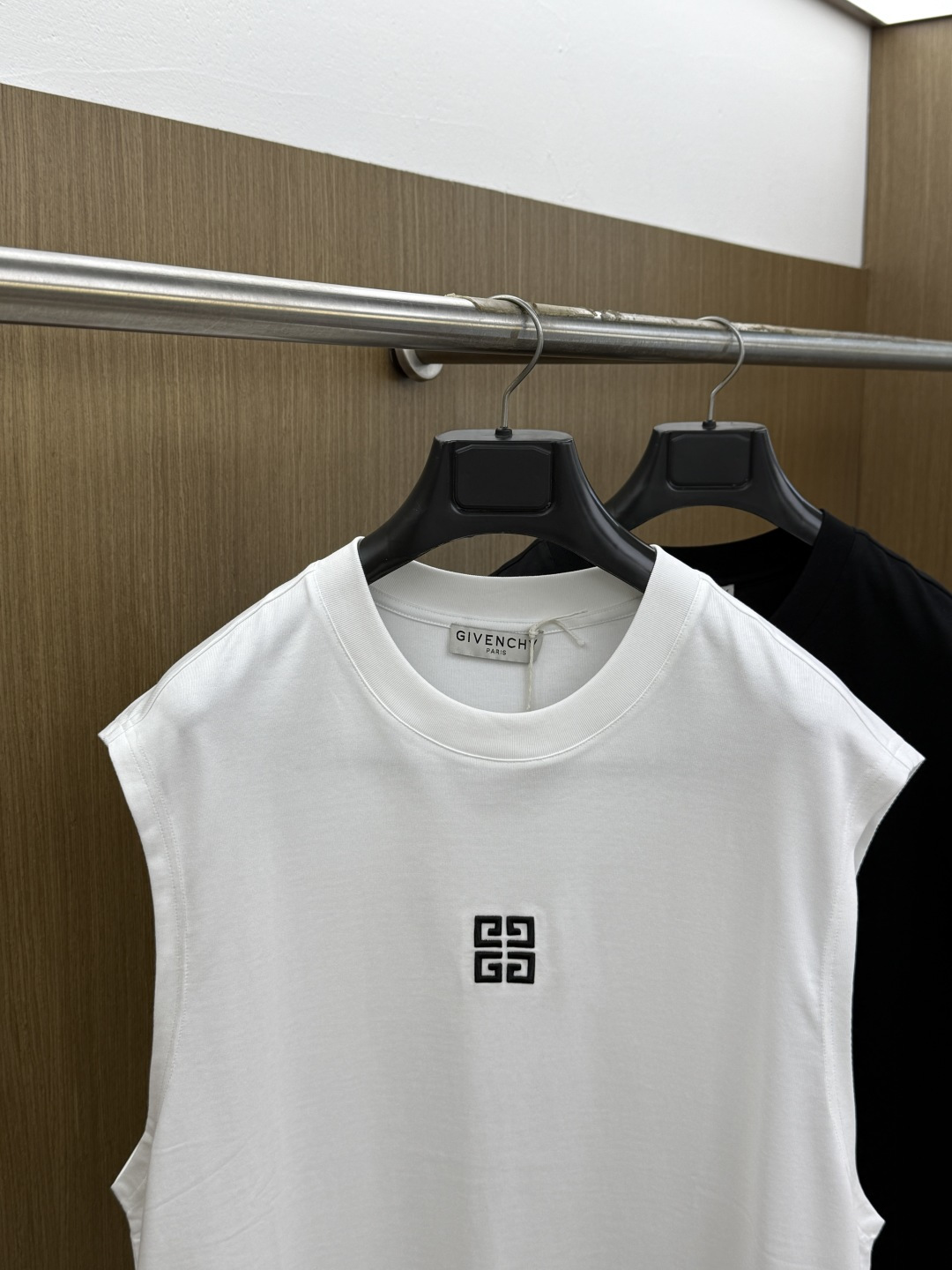 早春 Gvc 2026春夏新款背心，设计logo设计！极具设计精选客供面料，手感柔软亲肤，着身舒适透气性