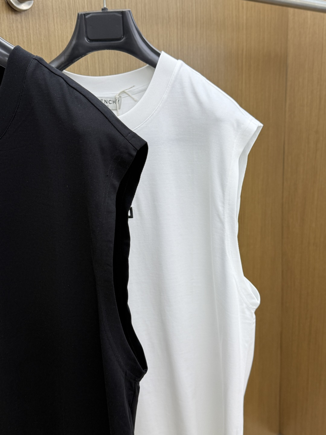 早春 Gvc 2026春夏新款背心，设计logo设计！极具设计精选客供面料，手感柔软亲肤，着身舒适透气性