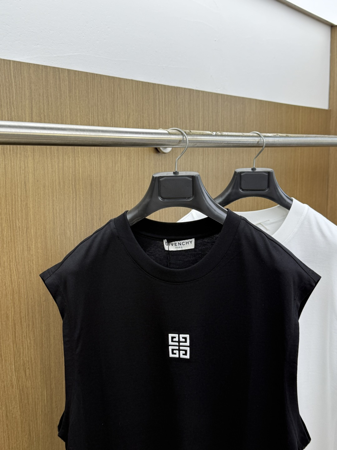 早春 Gvc 2026春夏新款背心，设计logo设计！极具设计精选客供面料，手感柔软亲肤，着身舒适透气性