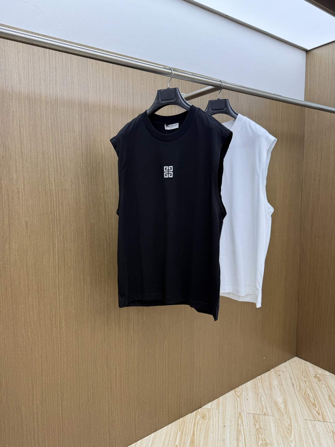 早春 Gvc 2026春夏新款背心，设计logo设计！极具设计精选客供面料，手感柔软亲肤，着身舒适透气性