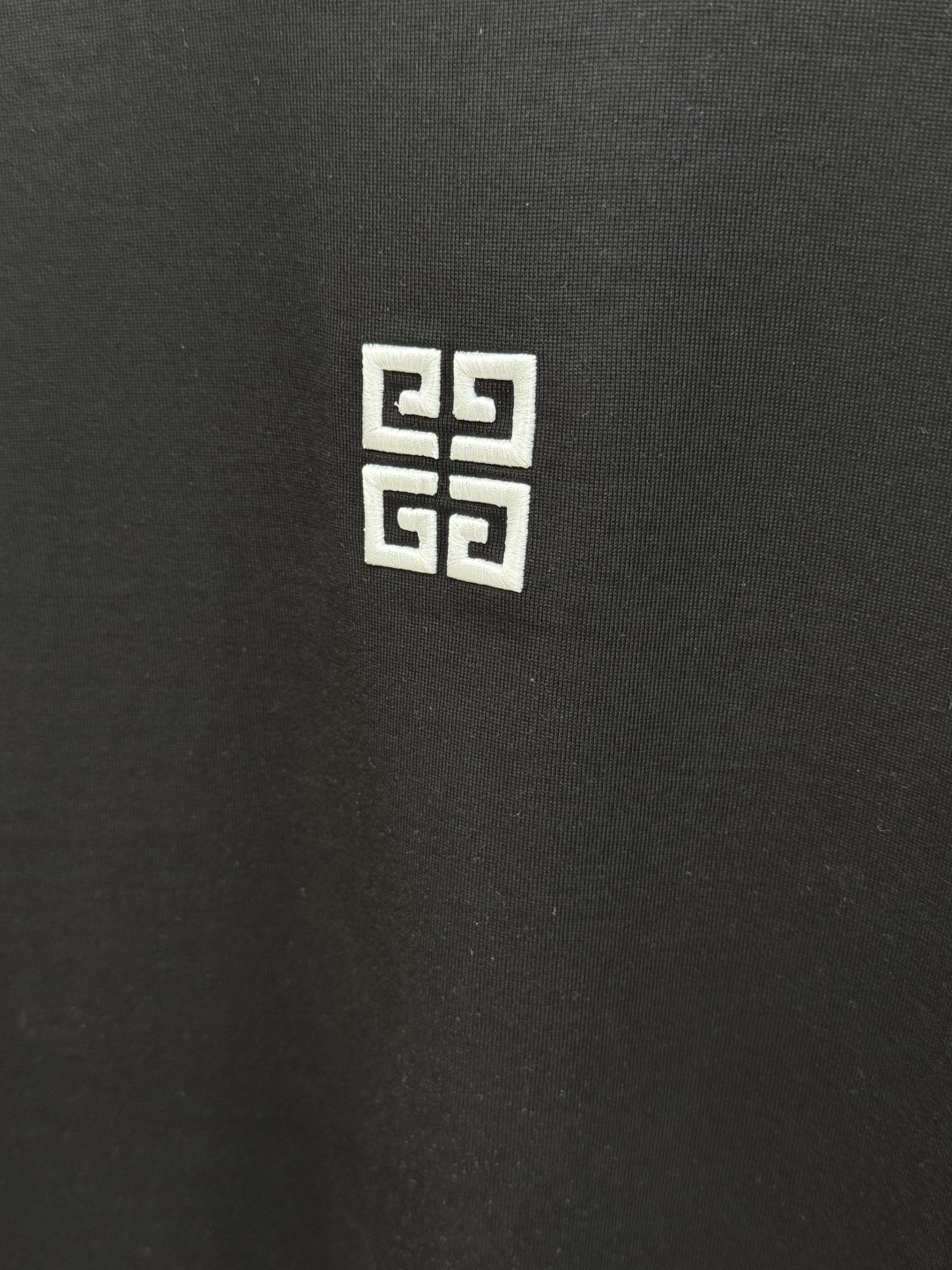 早春 Gvc 2026春夏新款背心，设计logo设计！极具设计精选客供面料，手感柔软亲肤，着身舒适透气性