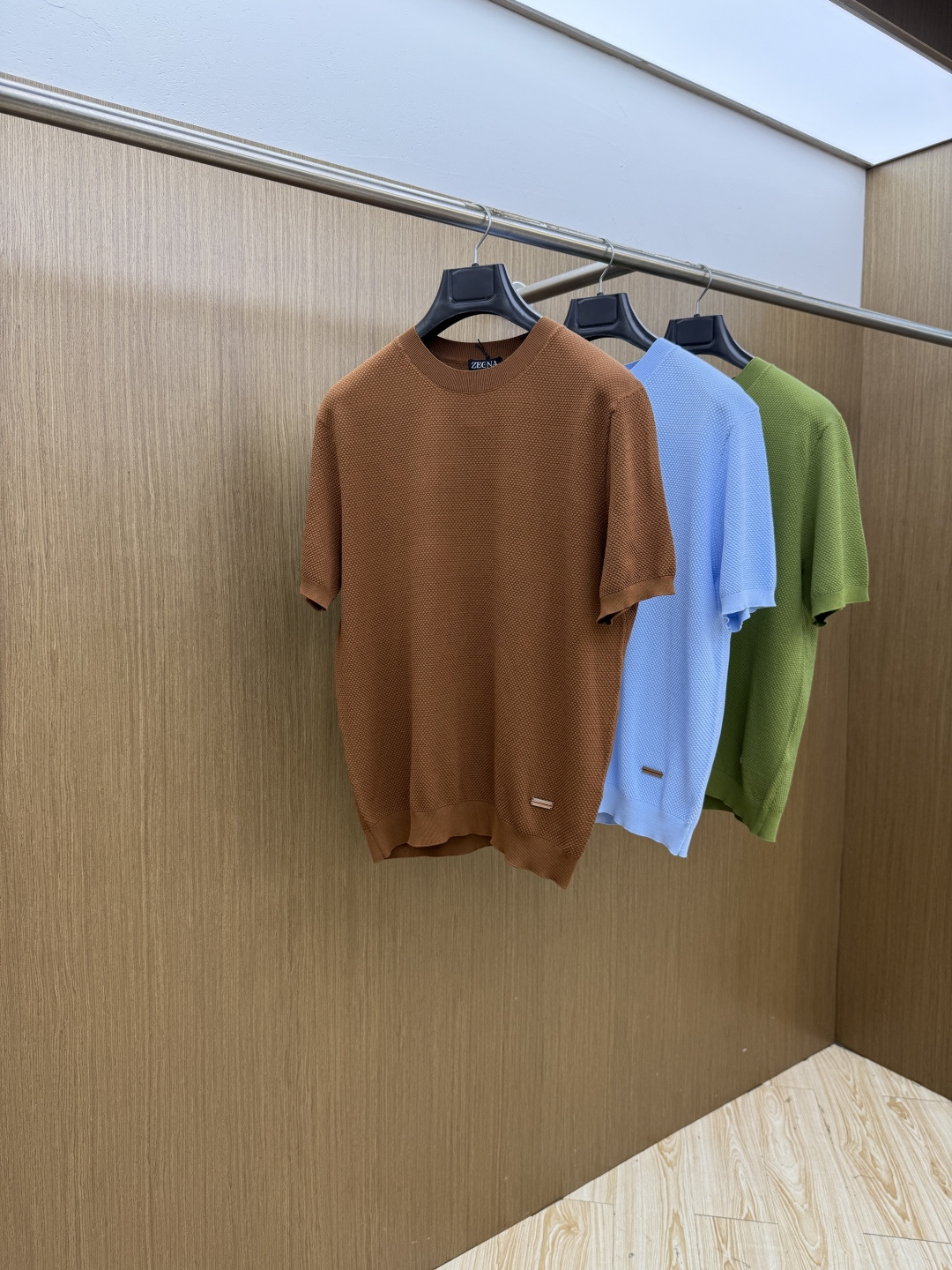 NO:828904,Early spring ZZ 1956SS official website new original men's casual short-sleeved high-end customized high-end version fashionable and versatile imported fabrics super soft and delicate to the touch and comfortable to wear, high-end boutique, the upper body is exquisitely made by the factory, a must-have item for men, complete with three standards, size M-3XL C10,, T-shirt,19860909早春 ZZ 1956SS官网新款原单男士休闲短袖 高端定制 高端版本 时尚百搭爆款进口面料 手感超柔软细腻 穿着亲肤舒适 高端精品 代工厂精细做上身非常赞 男士必备单品 三标齐全 码数M-3XL  C10,,T-shirt,,Men's clothing