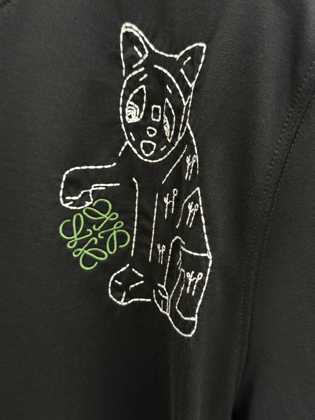 早春 LOE 🔥🔥新品短袖T恤，帅气时尚，胸前精致刺绣字母logo，简约百搭款。面料棉 不仅挺括，保持潮流的廓形，又穿着