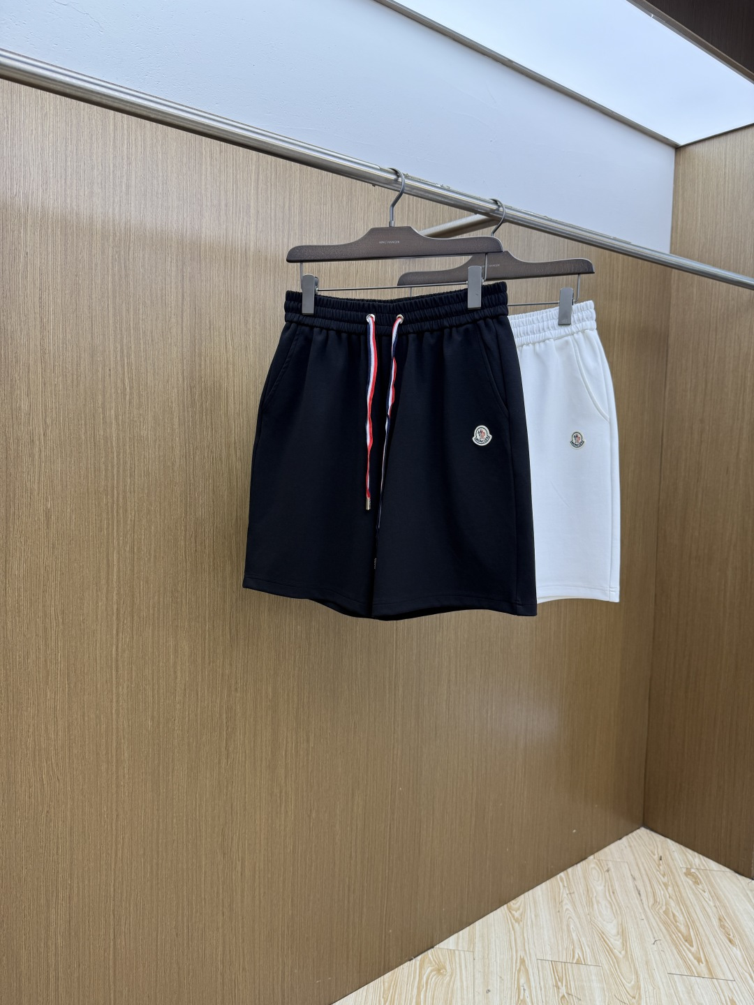 NO:844874,Early spring Mon ss spring and summer exclusive new casual pants and shorts high-end version!  Customized fabrics with high breathability and comfort, non-sticky, impeccable details, brand element design concept, reflecting high quality. Presenting casual tailoring, the upper body shape is awesome!  Size: M-3XL FLS,,shorts,19860909早春 Mon ss春夏专供新款休闲裤短裤 高端版本！定制面料 透气舒适度高,不粘腻,细节无可挑剔,品牌元素设计理念,体现高品质.呈现休闲裁剪,上身版型超赞！ 码数: M-3XL FLS,,shorts,,Men's clothing