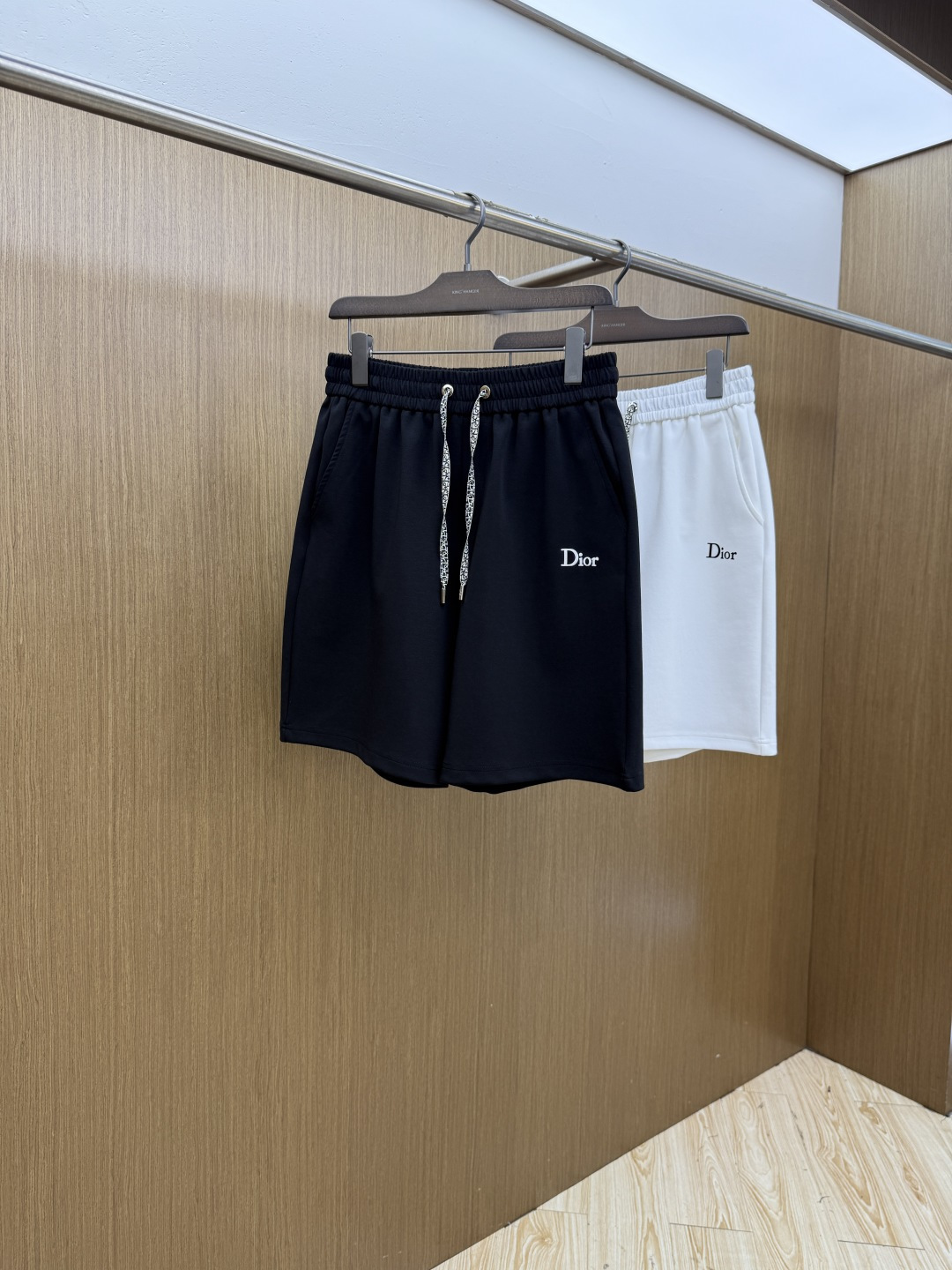 NO:844879,Early spring CD ss spring and summer exclusive new casual pants and shorts high-end version!  Customized fabrics with high breathability and comfort, non-sticky, impeccable details, brand element design concept, reflecting high quality. Presenting casual tailoring, the upper body shape is awesome!  Size: M-3XL FLS,,shorts,19860909早春 CD ss春夏专供新款休闲裤短裤 高端版本！定制面料 透气舒适度高,不粘腻,细节无可挑剔,品牌元素设计理念,体现高品质.呈现休闲裁剪,上身版型超赞！ 码数: M-3XL FLS,,shorts,,Men's clothing