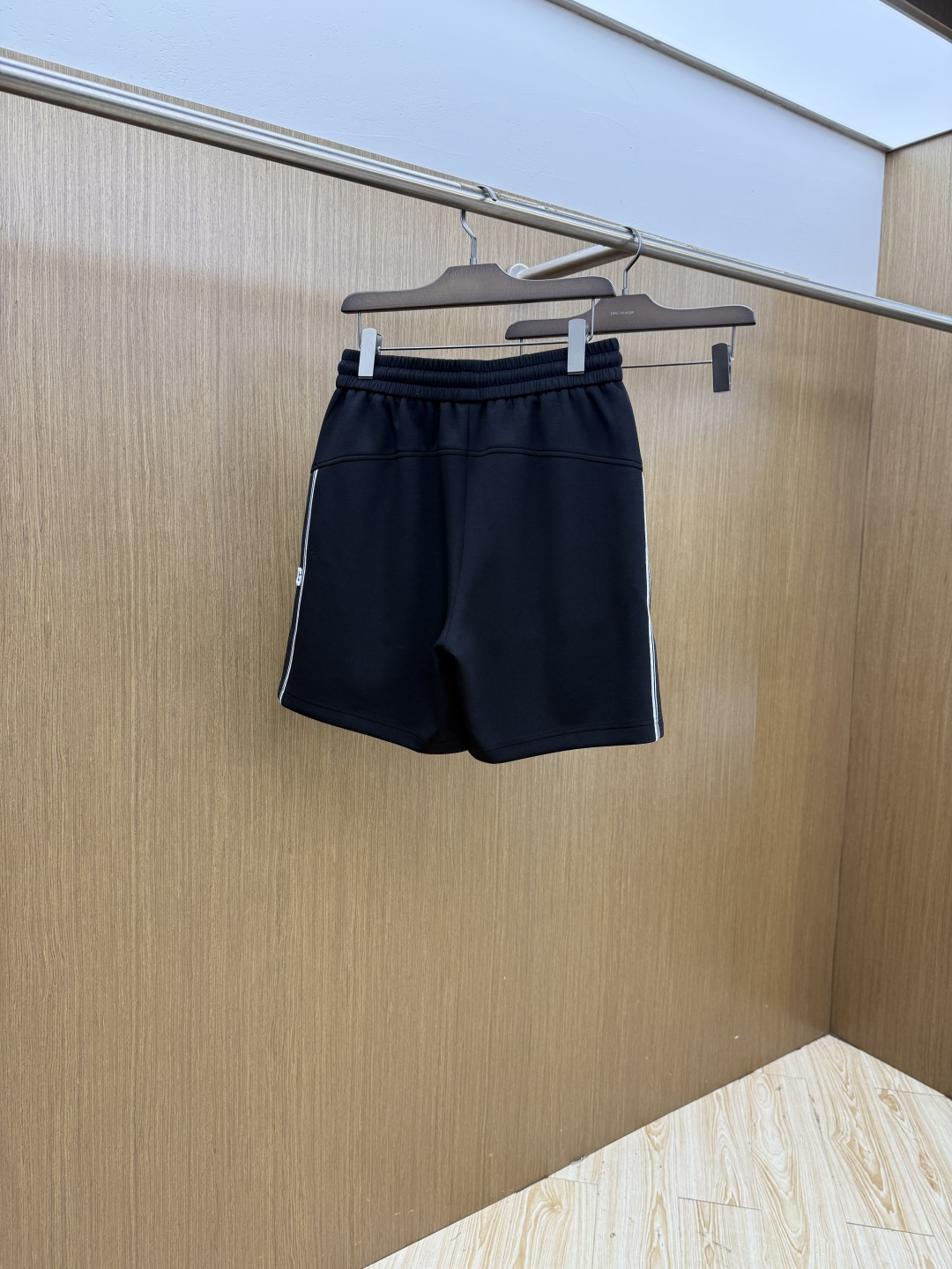早春 DG 🔥Ss专柜新品同步上市。原单订制高品质时尚休闲短裤🩳。超级百搭款。独家定制麻棉面料，手感细腻