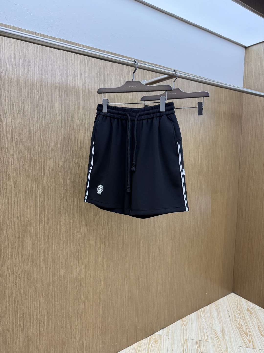 早春 DG 🔥Ss专柜新品同步上市。原单订制高品质时尚休闲短裤🩳。超级百搭款。独家定制麻棉面料，手感细腻