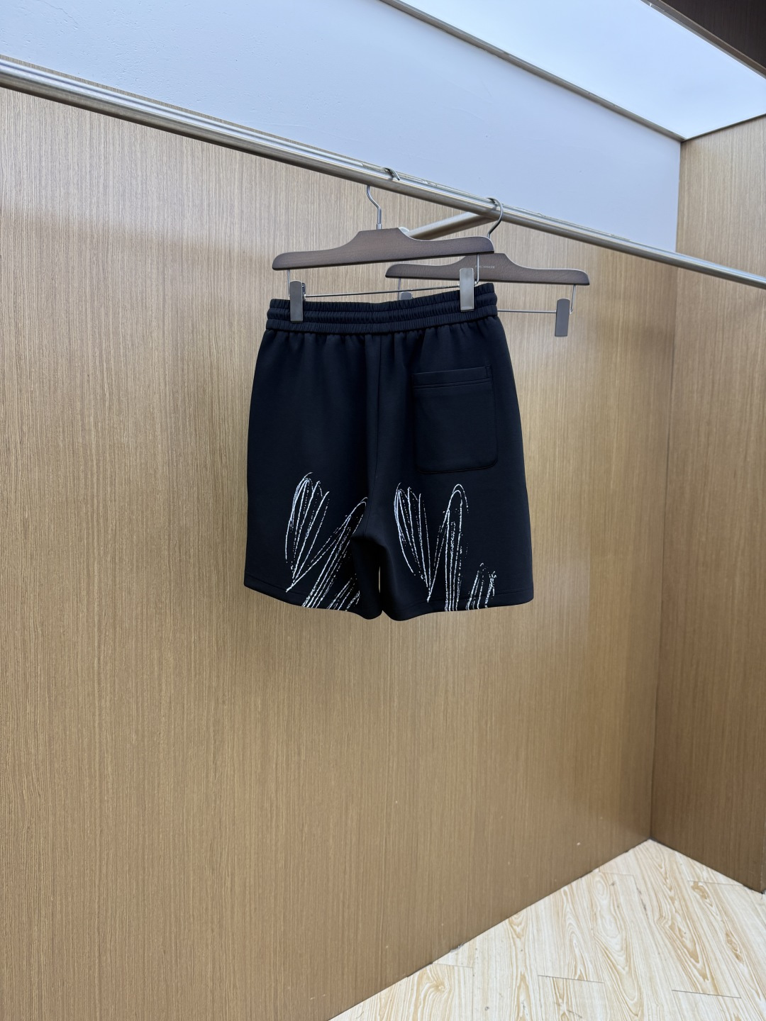 早春 OFF 🔥Ss专柜新品同步上市。原单订制高品质时尚休闲短裤🩳。超级百搭款。独家定制麻棉面料，手感细