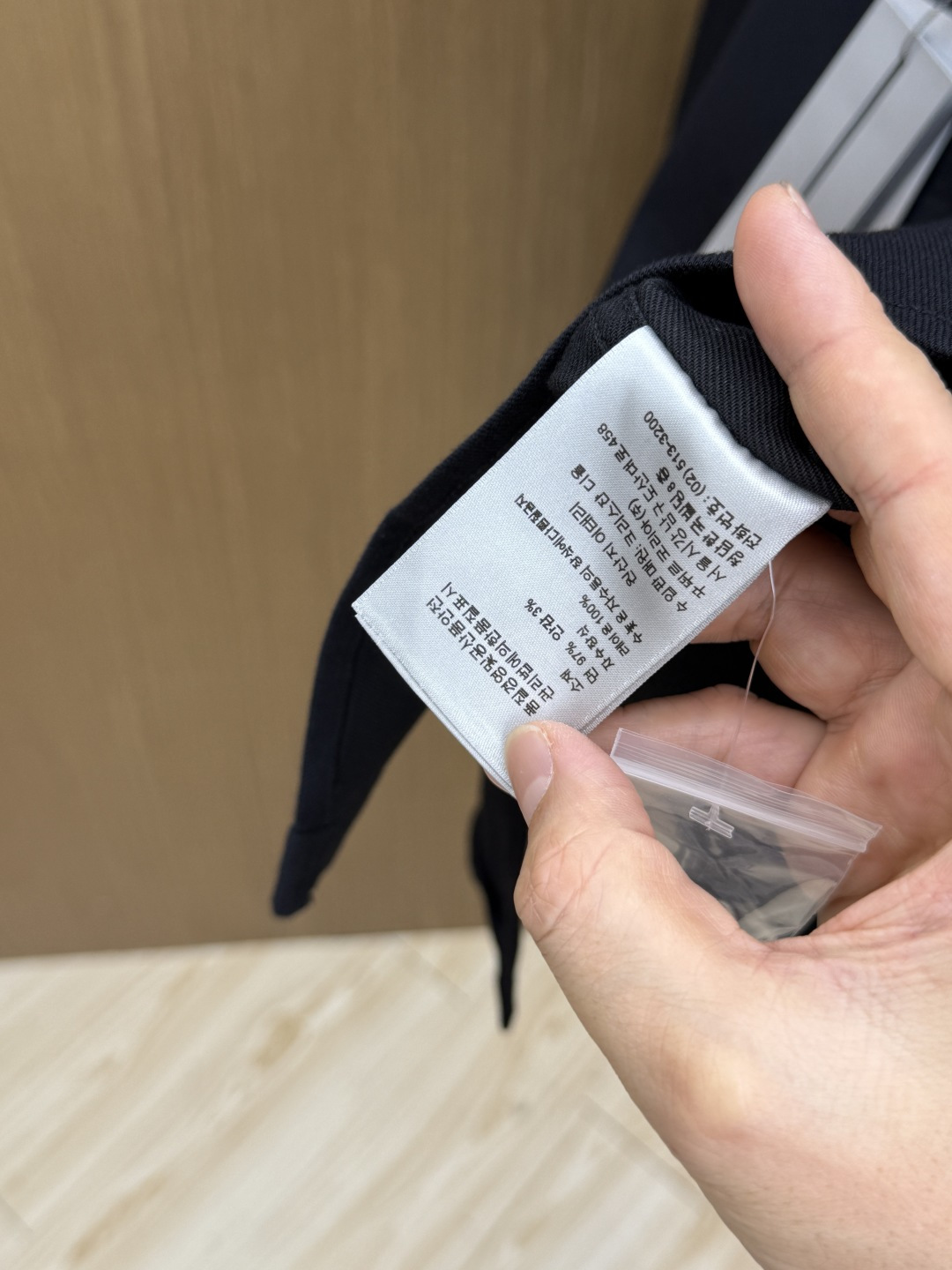 早春 CD 🔥SS春夏新款时尚简约长袖衬衫外套 本款轻盈棉质衬衣采用牛仔质地面料，经典简约设计搭配，清爽
