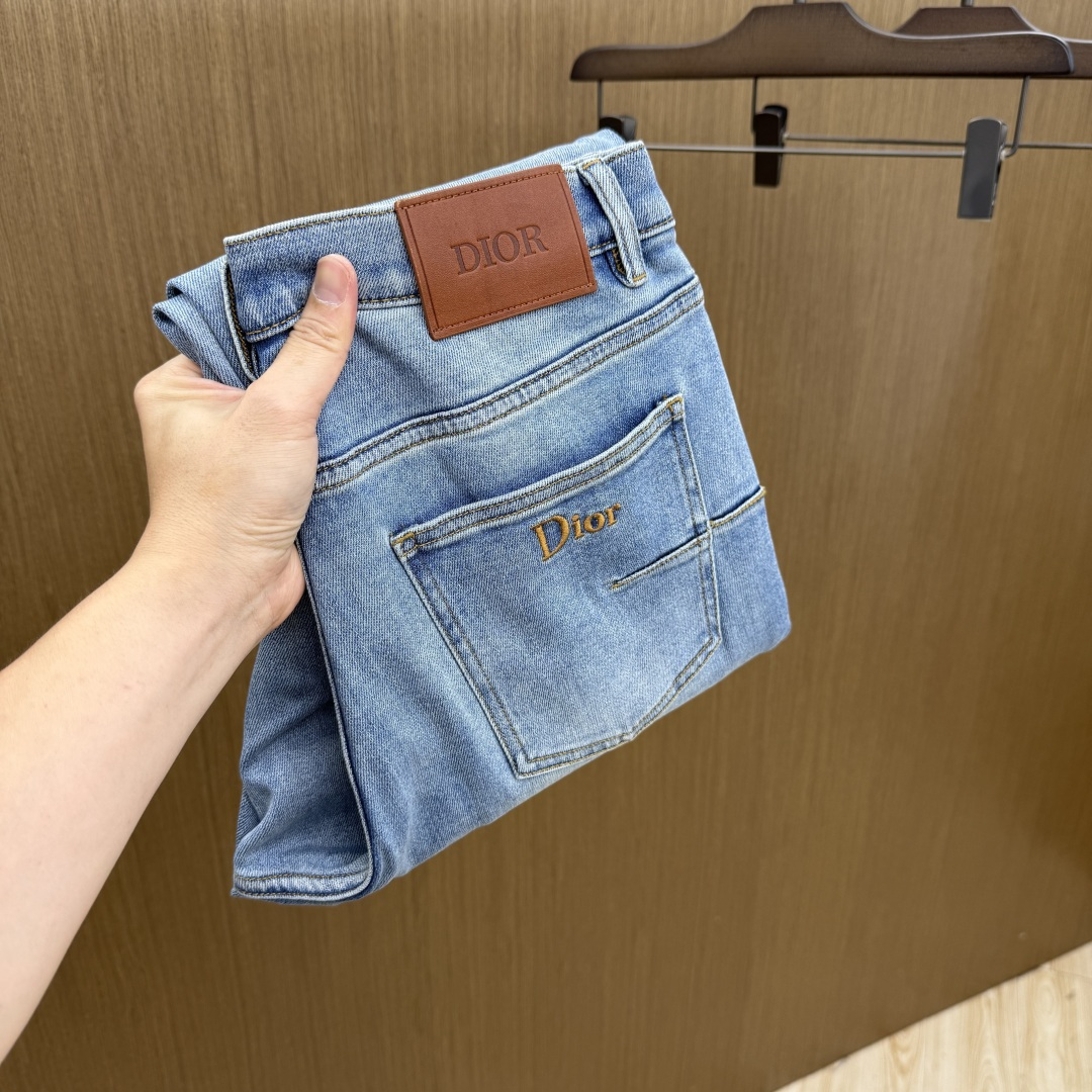 NO:835977,Early spring CD, high-end customized quality, 26SS spring and summer latest original jeans, sold simultaneously at the counter, original customized replica, customer-supplied hardware accessories, original quality, imported denim fabrics, heavily washed, fine workmanship, excellent upper body, preferred item A60 SIZE: 29-36 / no 35,,jeans,19860909早春 CD 高端定制品质 26SS春夏最新款原单牛仔裤 柜台同步发售 原版定制复刻 客供五金辅料 原单品质 进口牛仔面料重工洗水 做工走线精细 上身绝佳,优选单品A60 SIZE:29-36 /无35,,jeans,,Men's clothing