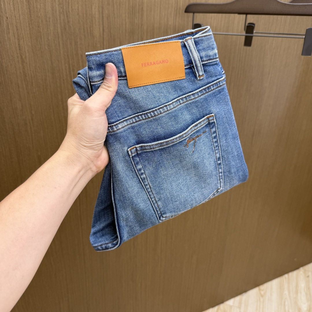 NO:835979,Early spring FG high-end customized quality 26SS spring and summer latest original jeans sold simultaneously at the counter Original customized replica Customer-supplied hardware accessories Original quality Imported denim fabrics heavily washed Fine workmanship and routing Excellent upper body, preferred item A60 SIZE: 30-38/No 35 37,,jeans,19860909早春 FG 高端定制品质 26SS春夏最新款原单牛仔裤 柜台同步发售 原版定制复刻 客供五金辅料 原单品质 进口牛仔面料重工洗水 做工走线精细 上身绝佳,优选单品A60 SIZE:30-38/无35 37,,jeans,,Men's clothing