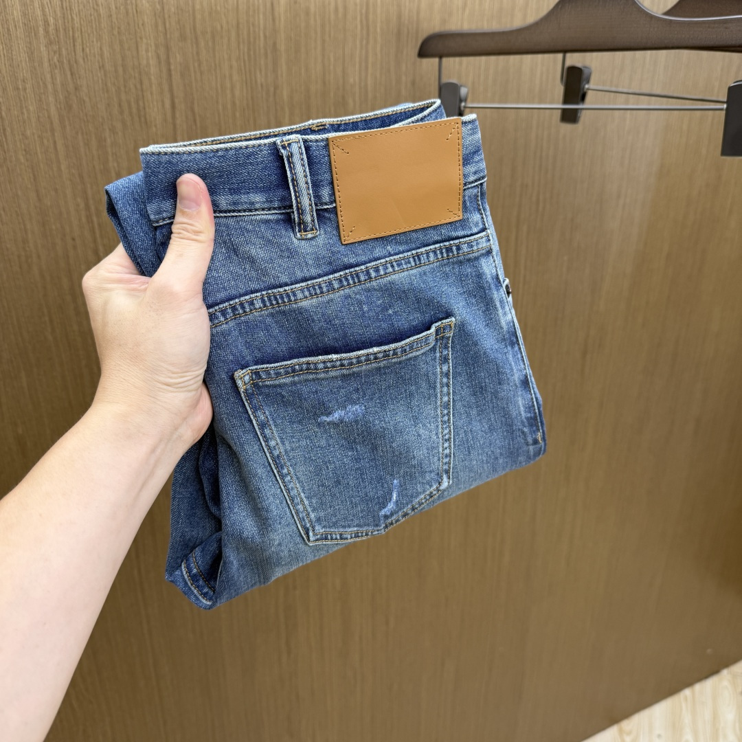 NO:835983,Early spring CD, high-end customized quality, 26SS spring and summer latest original jeans, sold simultaneously at the counter, original customized replica, customer-supplied hardware accessories, original quality, imported denim fabrics, heavily washed, fine workmanship, excellent upper body, preferred item A60 SIZE: 30-38/no 35 37,,jeans,19860909早春 CD 高端定制品质 26SS春夏最新款原单牛仔裤 柜台同步发售 原版定制复刻 客供五金辅料 原单品质 进口牛仔面料重工洗水 做工走线精细 上身绝佳,优选单品A60 SIZE:30-38/无35 37,,jeans,,Men's clothing