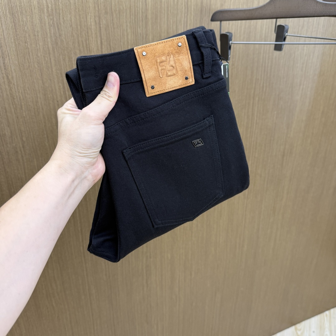 NO:835968,Early spring FD high-end customized quality 26SS spring and summer latest original jeans sold simultaneously at the counter Original customized replica Customer-supplied hardware accessories Original quality Imported denim fabrics heavily washed Fine workmanship and routing Excellent upper body, preferred item A60 SIZE: 29-36/no 35,,jeans,19860909早春 FD 高端定制品质 26SS春夏最新款原单牛仔裤 柜台同步发售 原版定制复刻 客供五金辅料 原单品质 进口牛仔面料重工洗水 做工走线精细 上身绝佳,优选单品A60 SIZE:29-36/无35,,jeans,,Men's clothing