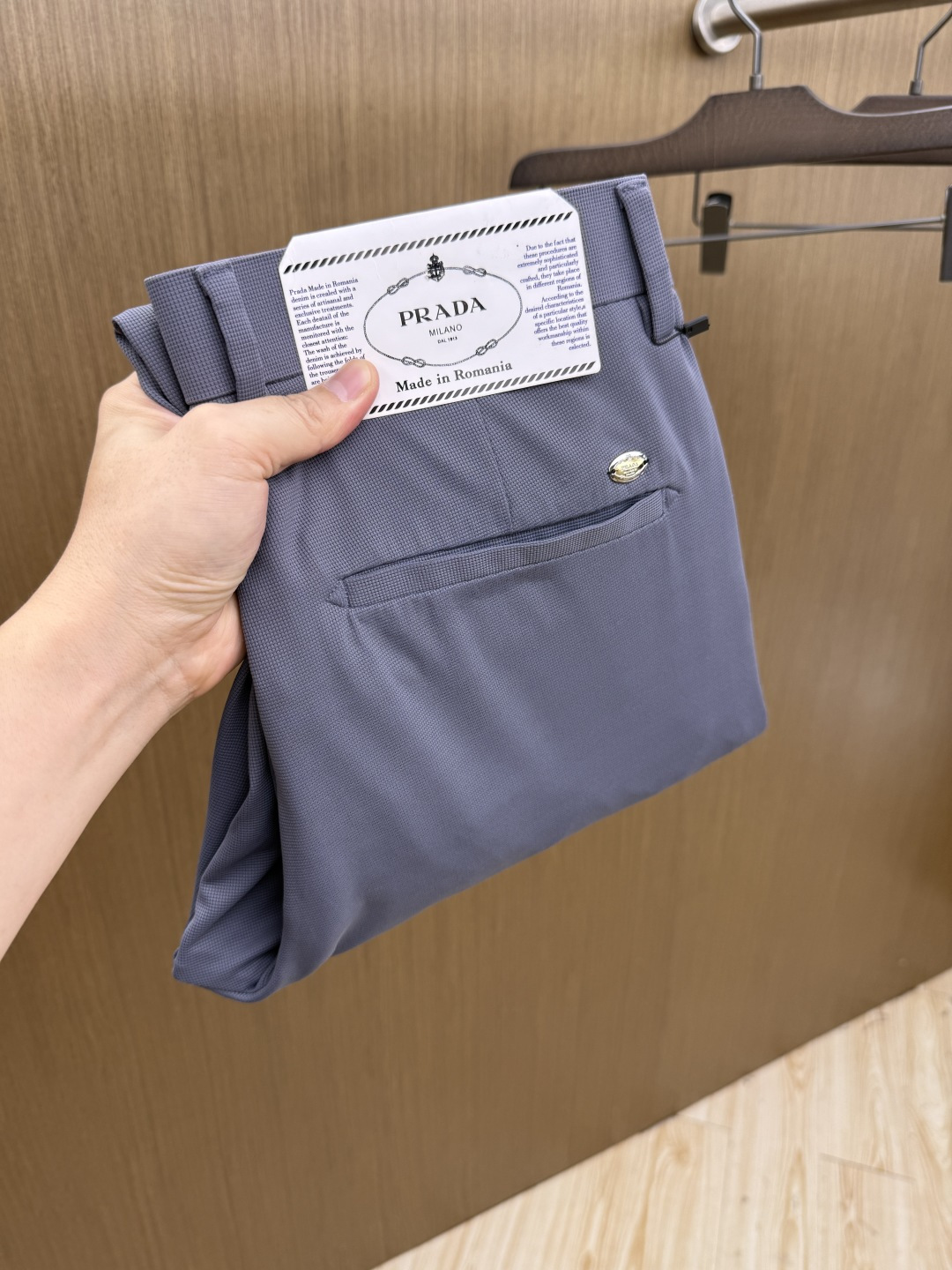 NO:839699,Early spring PD high-end customization 26 early spring new thin casual trousers, simultaneous sale at the counter, original customized replica, customer-supplied hardware accessories, original order quality, imported solid color custom fabrics, heavy washing, fine workmanship, excellent upper body!  Preferred single product, complete with three standards, code size 30-40, no 37 Fax,,19860909早春款 PD 高端定制 26早春新款薄款休闲西裤 柜台同步发售 原版定制复刻 客供五金辅料 原单品质 进口固色定制面料 重工洗水 做工走线精细 上身绝佳！优选单品 三标齐全 码数30-40无37  Fax,,,Men's clothing