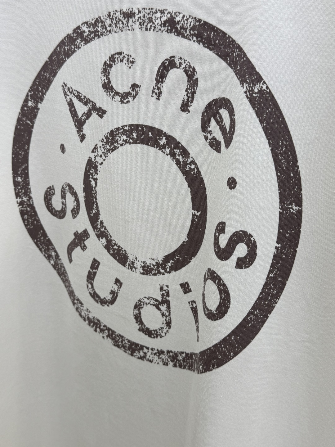 早春 Ance🔥🔥新品短袖T恤，帅气时尚，胸前精致刺绣字母logo，简约百搭款。面料棉 不仅挺括，保持潮
