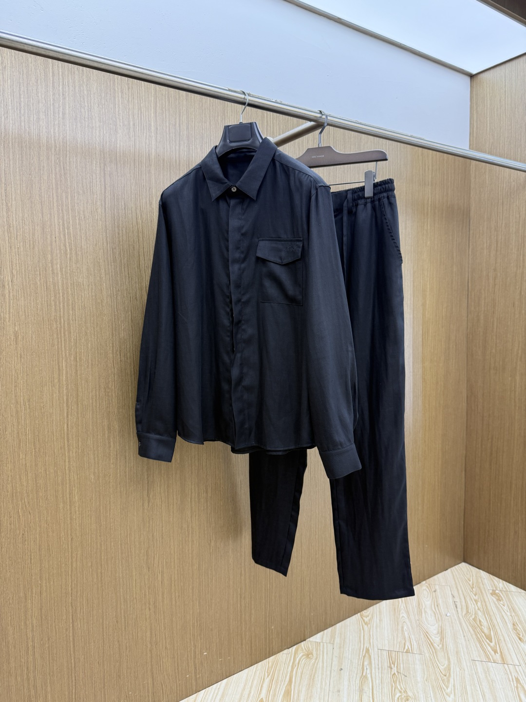 早春/套 Loro Piana 一套不拆2026Ss高端品质专柜，贸易公司渠道稀出，领先官网发售！经典休