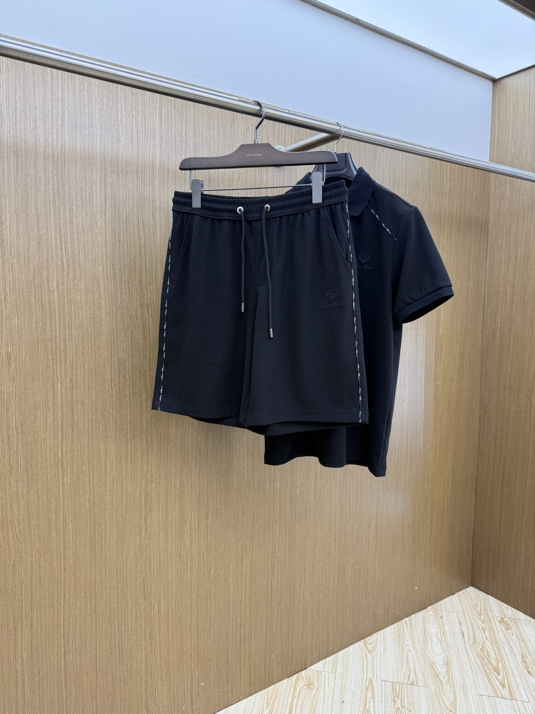 早春/套 Loro Piana 🔥SS男士经典刺绣徽标基础款纯色圆领短袖T恤衫+工装抽绳短裤套装！贸易公