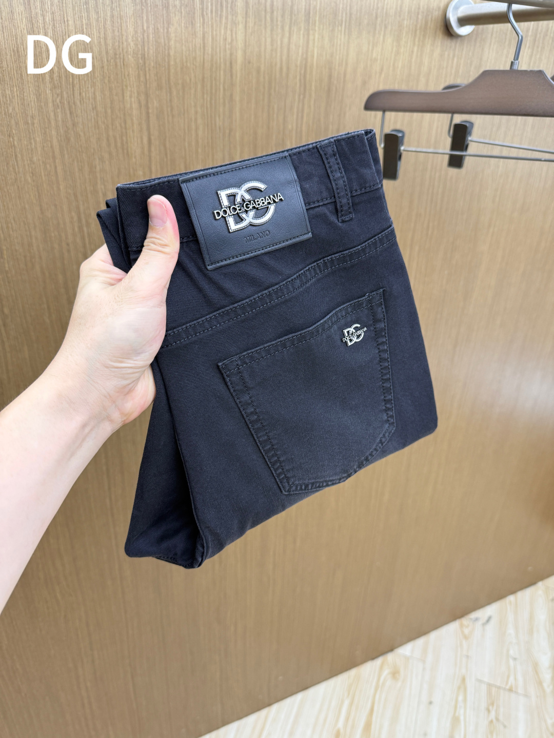 早春 DG 🔥🔥高端定制 26ss春夏新品轻奢休闲牛仔裤👖 官网同步发售，裤身工艺设计，客供辅料、高定棉