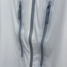 早春 始祖鸟 🔥🔥SS夏季经典轻薄速干男士户外连帽防晒服 材质透气吸湿排汗,久穿也不易起包变形,拥有良好 早春 始祖鸟 🔥🔥SS夏季经典轻薄速干男士户外连帽防晒服 材质透气吸湿排汗,久穿也不易起包变形,拥有良好
