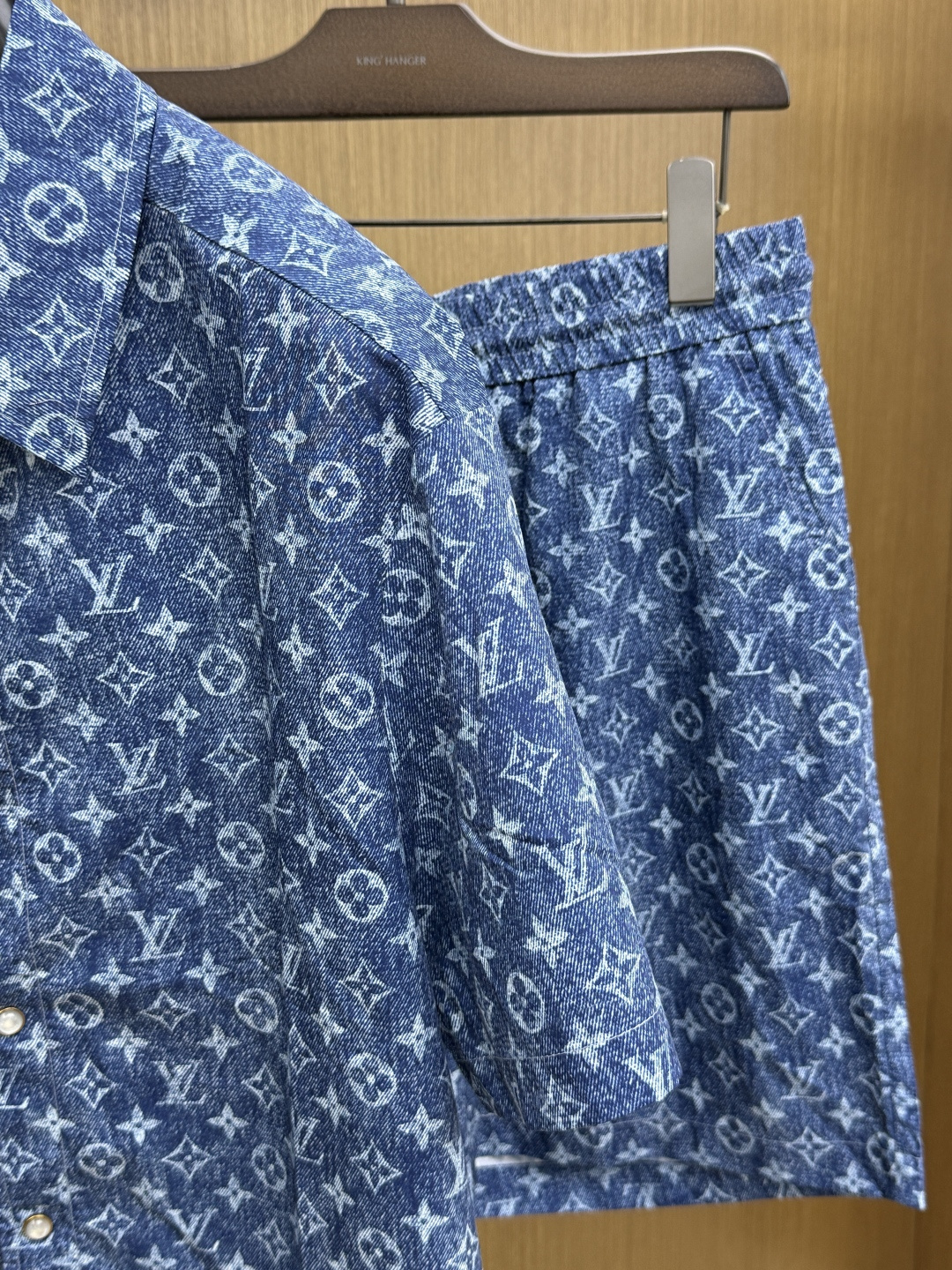 早春/套 LV 🔥🔥独家定制 26SS春季新款短袖㊙️翻领短袖短裤套装，棉麻纤维面料短裤套装，上身效果非