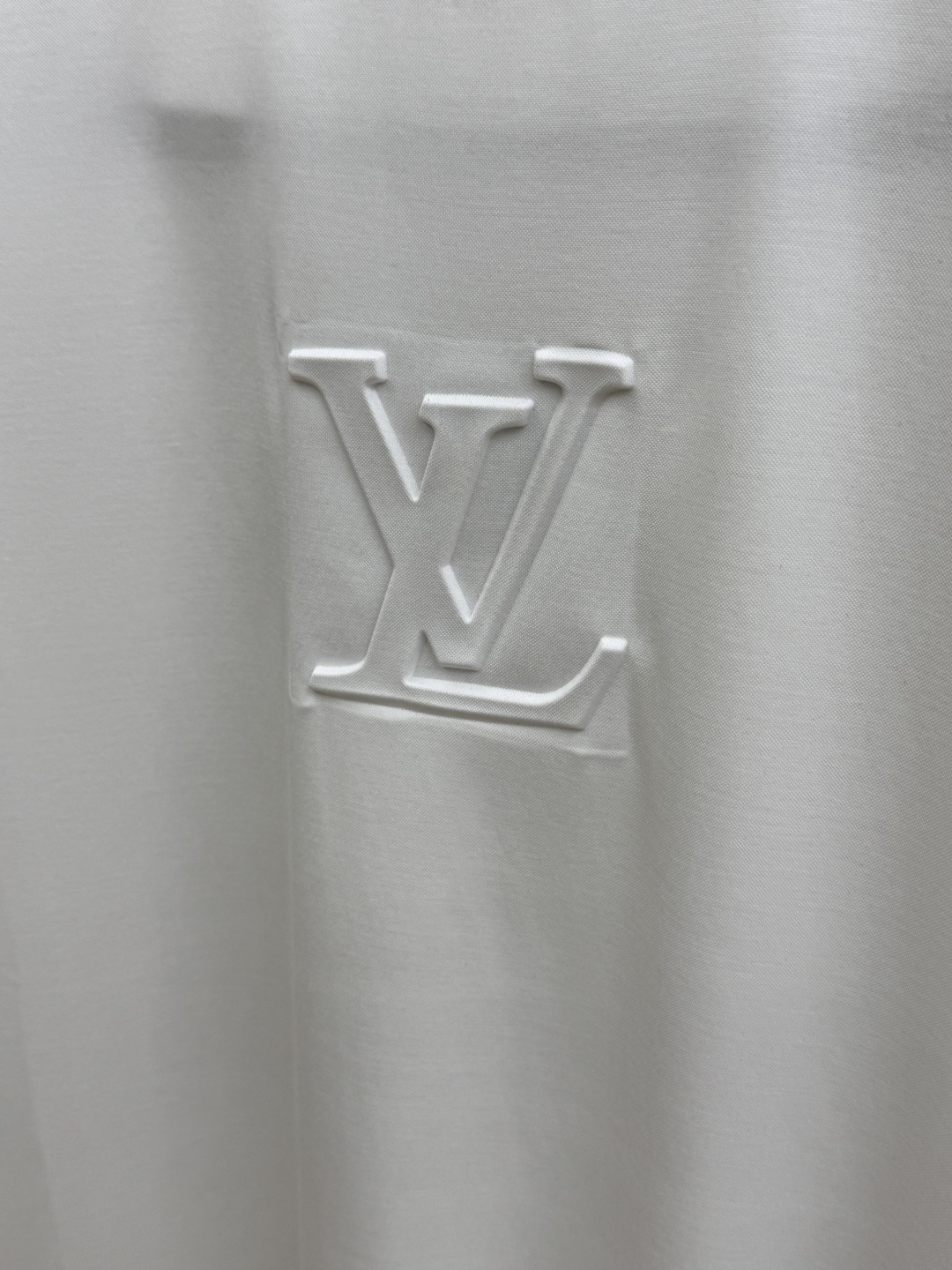 早春 LV 🔥🔥春夏新款首发专柜最新款圆领短袖 高端订制 设计前卫时尚！品牌logo重工艺设计 高端定制