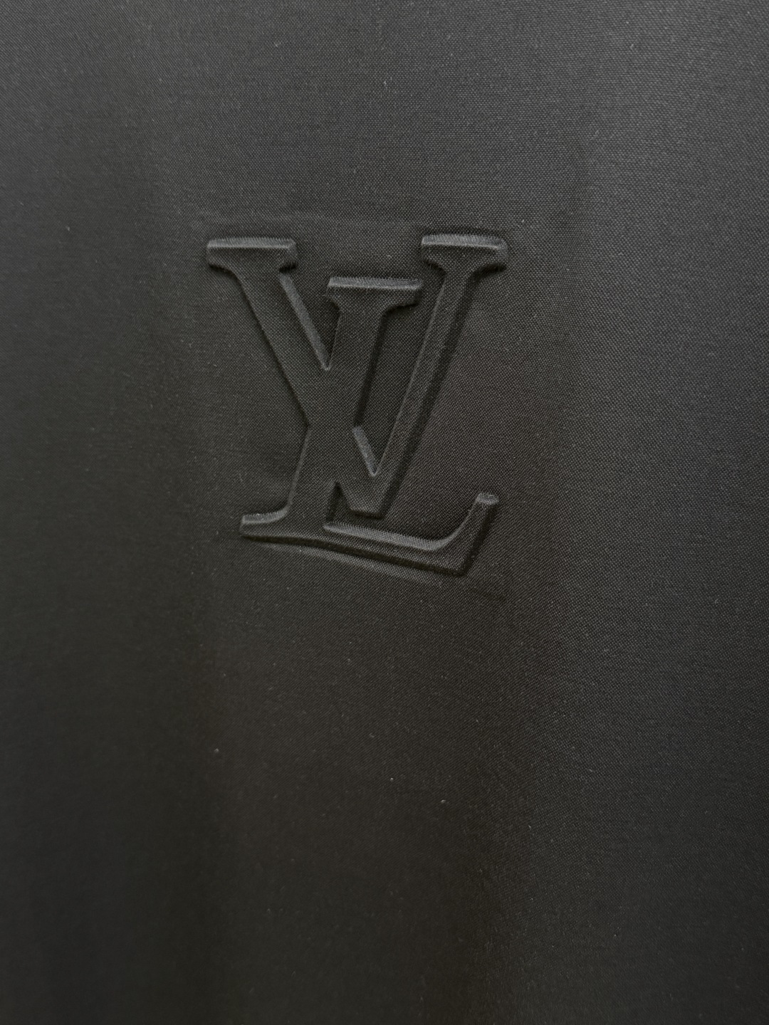早春 LV 🔥🔥春夏新款首发专柜最新款圆领短袖 高端订制 设计前卫时尚！品牌logo重工艺设计 高端定制