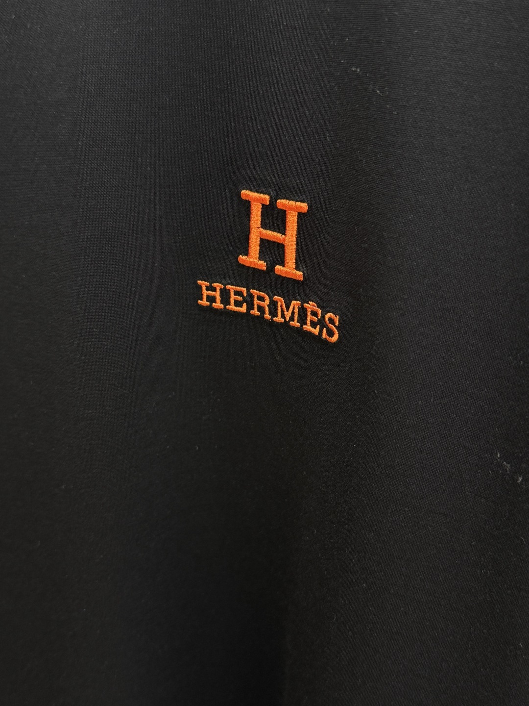 早春 HER 🔥🔥春夏新款首发专柜最新款圆领短袖 高端订制 设计前卫时尚！品牌logo重工艺设计 高端定