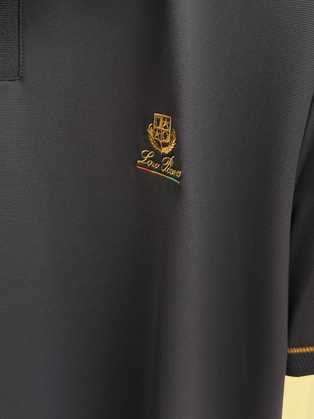 早春 Loro Piana 🔥🔥独家定制 2026春夏新款男士短袖Polo衫，品牌最新设计元素！既不单调也不复杂,恰到好