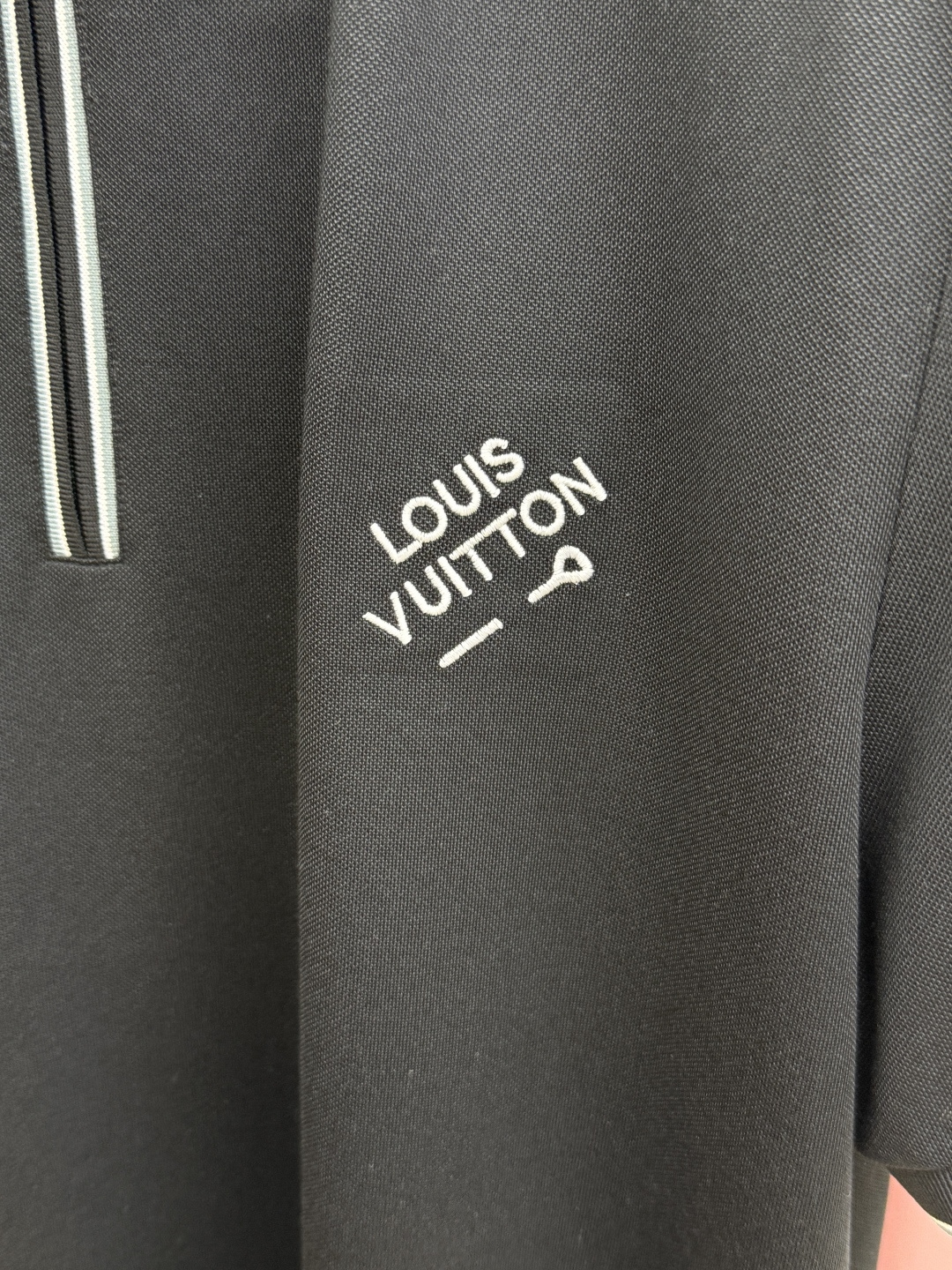 早春 LV 🔥🔥独家定制 2026春夏新款男士短袖Polo衫，品牌最新设计元素！既不单调也不复杂,恰到好处的展现品味！客
