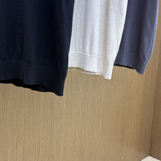 早春 Loro piana 🔥🔥春夏新款男士短袖针织Polo衫,品牌最新设计元素!既不单调也不复杂,恰到好处的展现品味! 早春 Loro piana 🔥🔥春夏新款男士短袖针织Polo衫,品牌最新设计元素!既不单调也不复杂,恰到好处的展现品味!