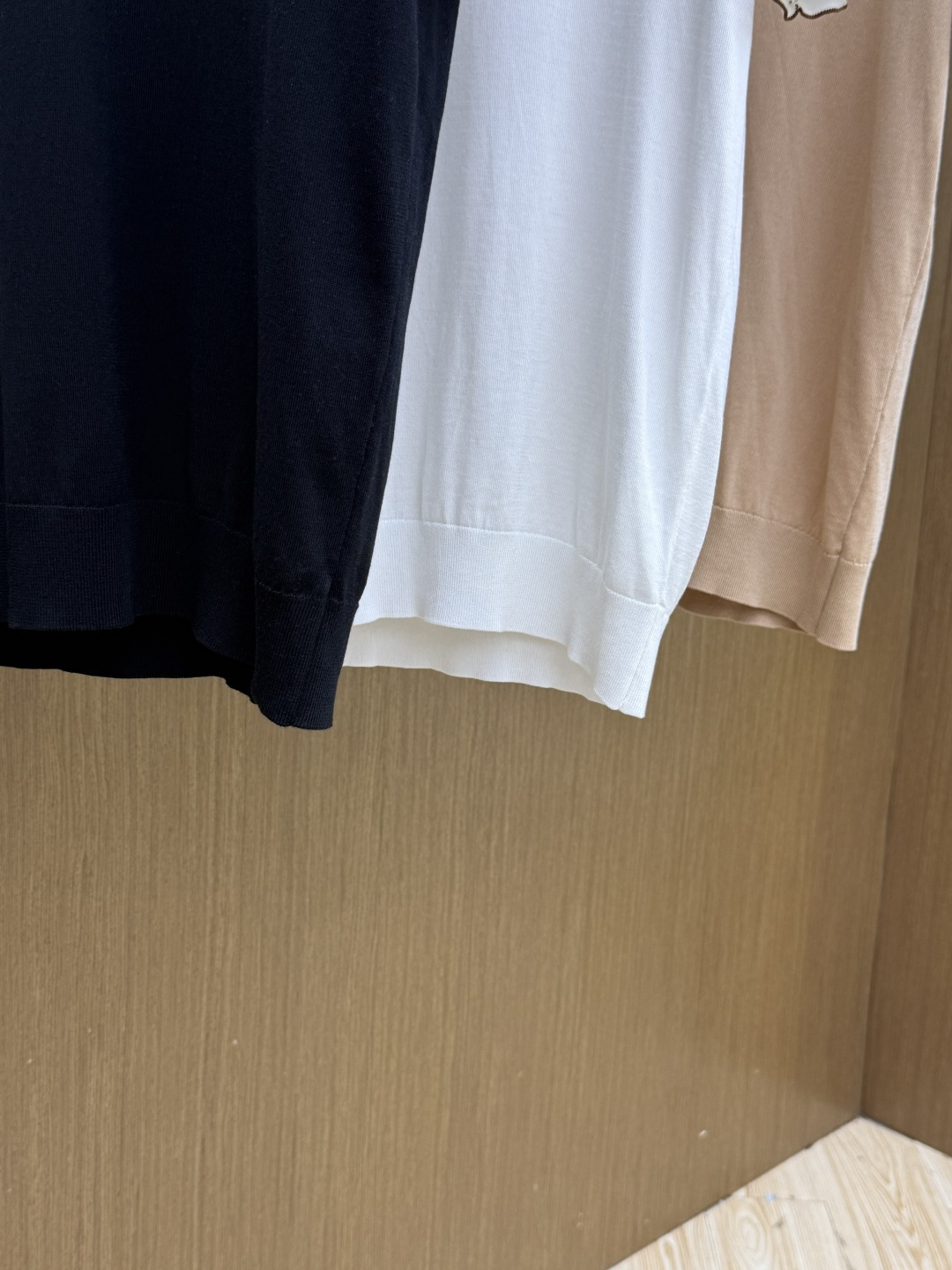早春 Loro piana 🔥🔥春夏新款男士短袖针织Polo衫,品牌最新设计元素!既不单调也不复杂,恰到好处的展现品味! 早春 Loro piana 🔥🔥春夏新款男士短袖针织Polo衫,品牌最新设计元素!既不单调也不复杂,恰到好处的展现品味!