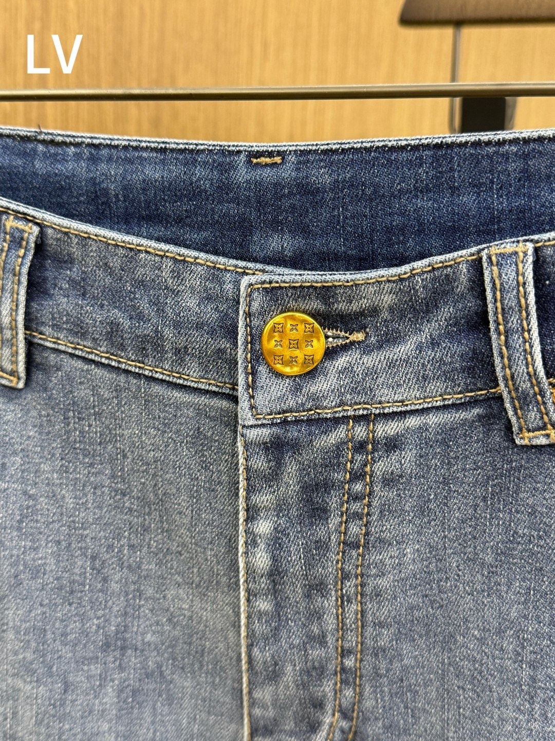 早春 LV 🔥🔥高端定制 26ss春夏新品轻奢休闲牛仔裤👖 官网同步发售,裤身工艺设计,客供辅料、高定棉麻面料,代工厂 早春 LV 🔥🔥高端定制 26ss春夏新品轻奢休闲牛仔裤👖 官网同步发售,裤身工艺设计,客供辅料、高定棉麻面料,代工厂