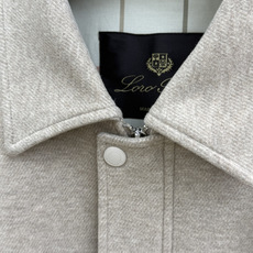 早秋款 Loro piana 🔥🔥 秋冬新款时尚翻领夹棉外套夹克,原版订制五金配件全进口原版定制 欢迎对比 绝对的高品质 早秋款 Loro piana 🔥🔥 秋冬新款时尚翻领夹棉外套夹克,原版订制五金配件全进口原版定制 欢迎对比 绝对的高品质