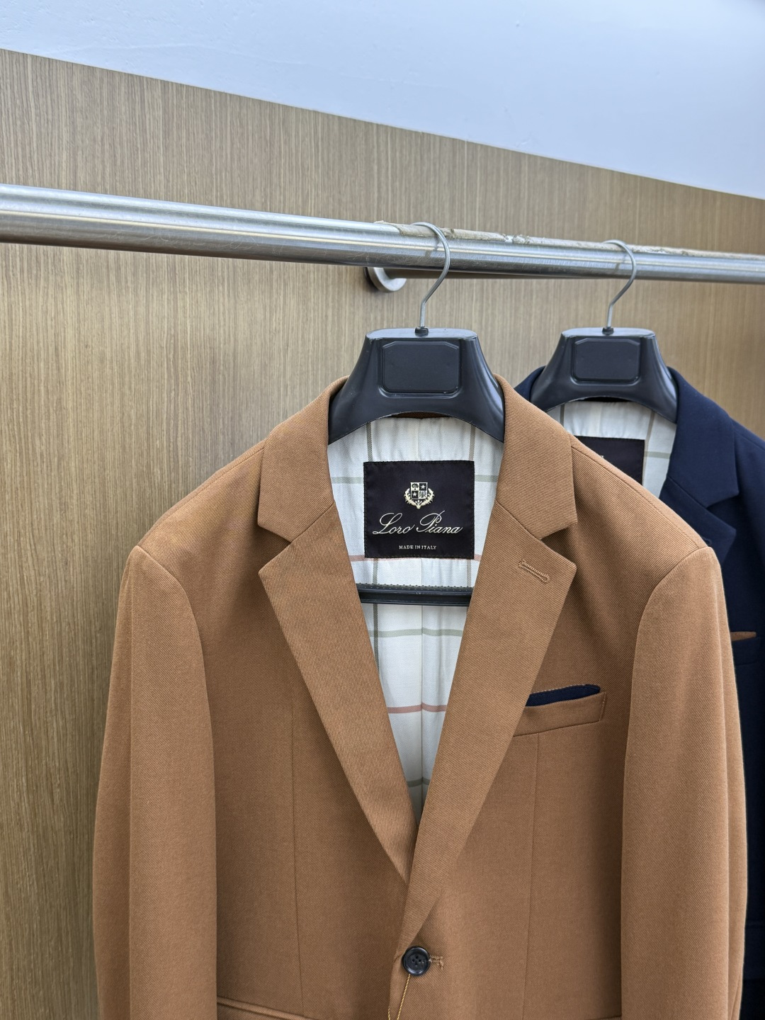 早秋款 Loro Piana🔥🔥 高定西服 2026早秋轻奢系列，最新时尚男款西装外套.定织定染面料。处处细节显工艺足够